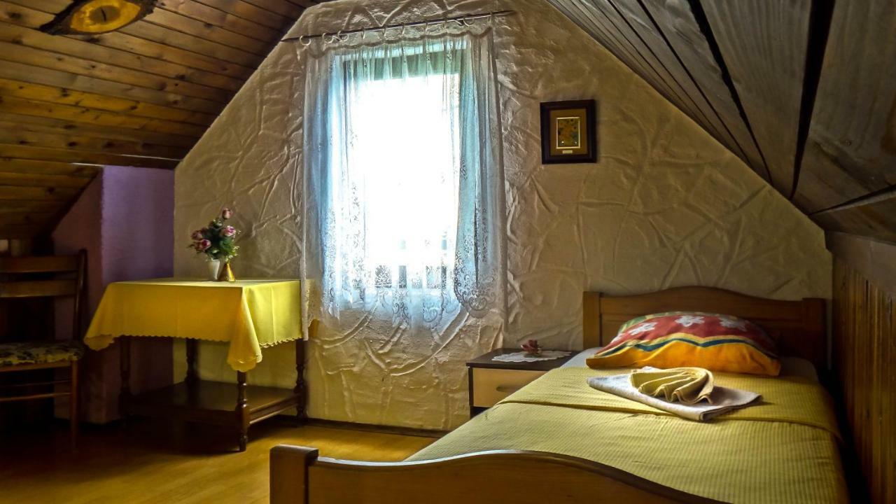 Apartment Franciska Rakovica Eksteriør bilde